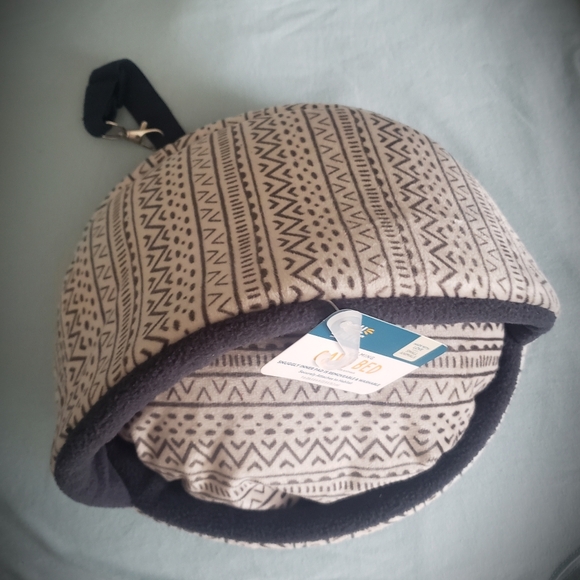 NWT'S FULL CHEEKS CALMING CAGE BED - Picture 3 of 6